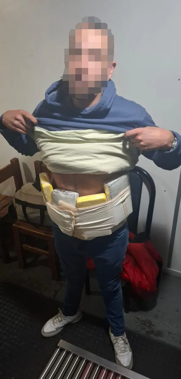 Fue detenido con 4 kilos de cocaína y le allanaron su domicilio (1)